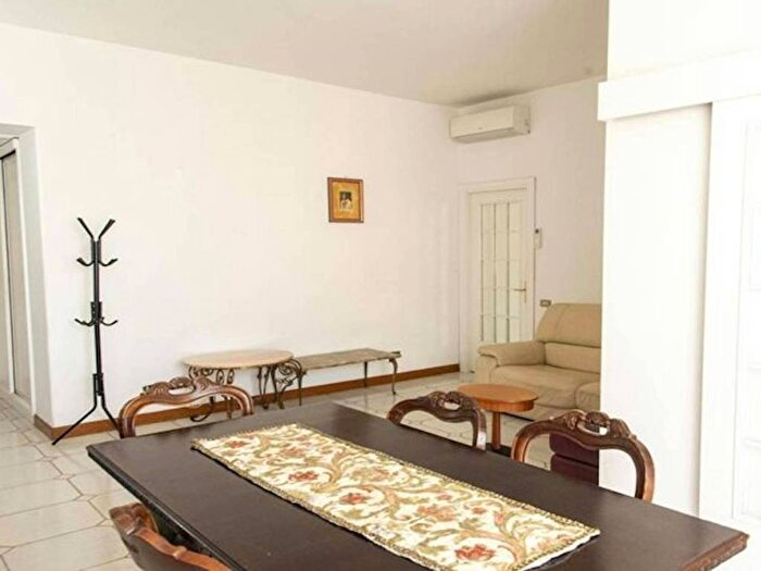 Appartamento trilocale in affitto in Piazza Ragusa, Villa Fiorelli, Roma