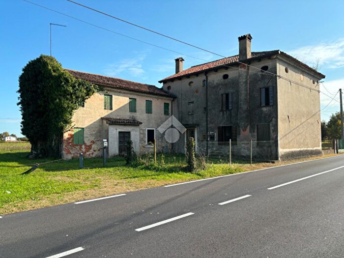 Casa con 10 locali in vendita in Via Brenta, San Giorgio Delle Pertiche