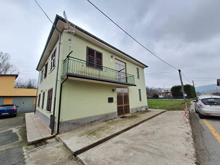 Appartamento con 6 locali in affitto in Via Moriassi, Arquata Scrivia