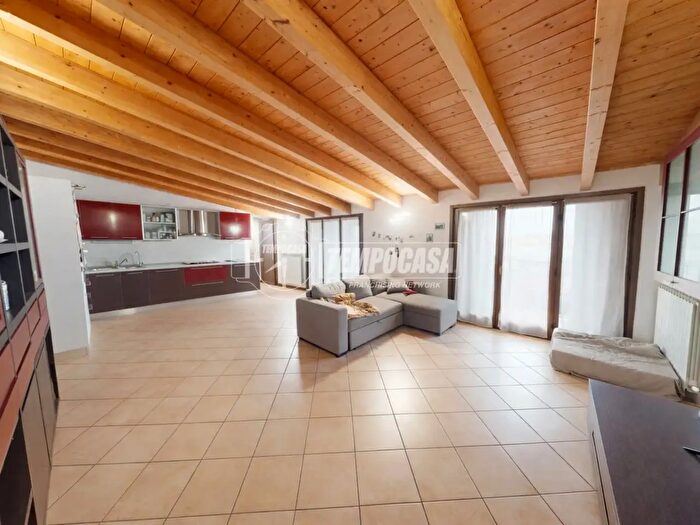 Appartamento trilocale in vendita in Via Nazionale dei Giovi, Cesano Maderno