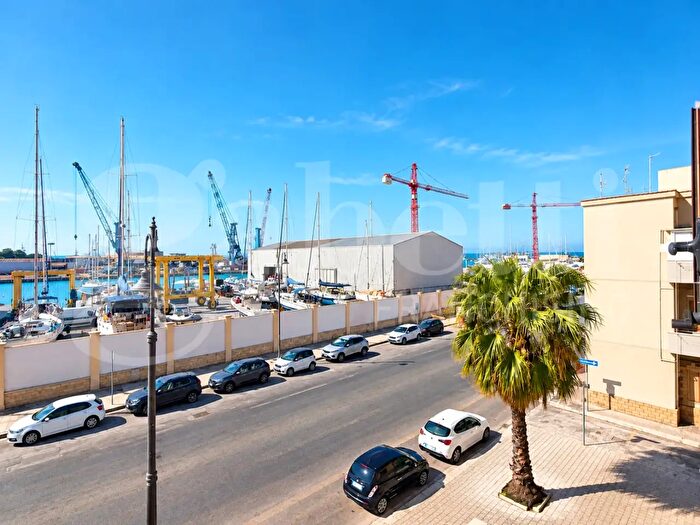 Appartamento trilocale in vendita in Via Ilio, Trapani