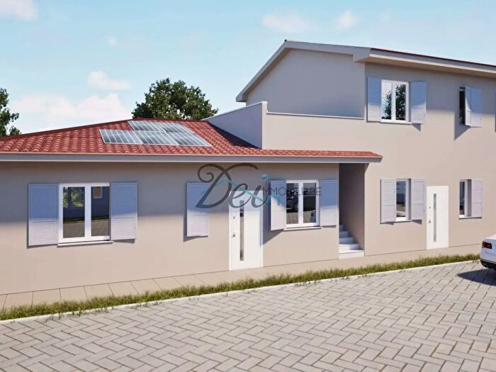 Appartamento quadrilocale in vendita in Via Don Eugenio d Alessandro, Pescia