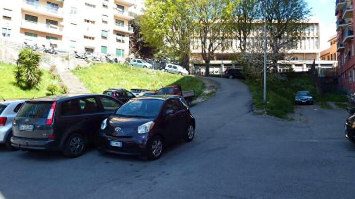 Appartamento quadrilocale in vendita in Via Coronata, Genova