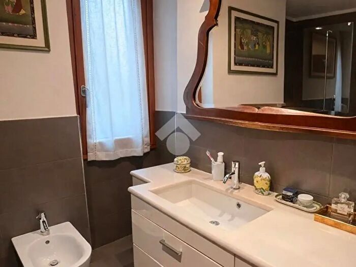 Appartamento con 5 locali in vendita in Via Latini, Novate Milanese