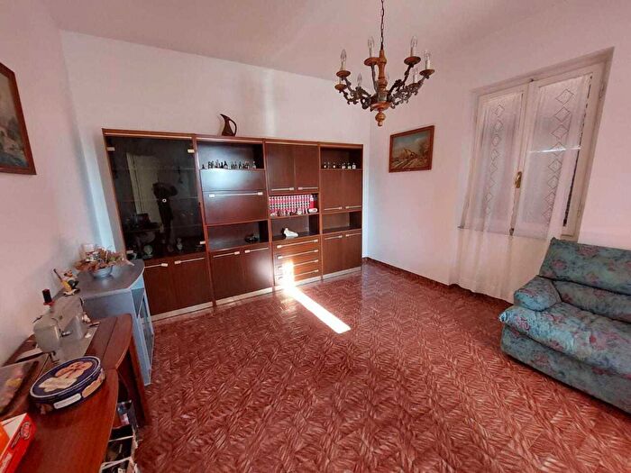 Casa con 7 locali in vendita in Castelnuovo Magra