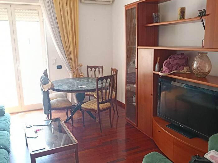 Appartamento trilocale in affitto in Via Domenico Fontana, Arenella, Napoli