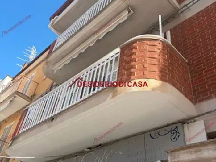 Appartamento con 5 locali in vendita in Largo Vittorio Emanuele Orlando a, Campofelice Di Roccella