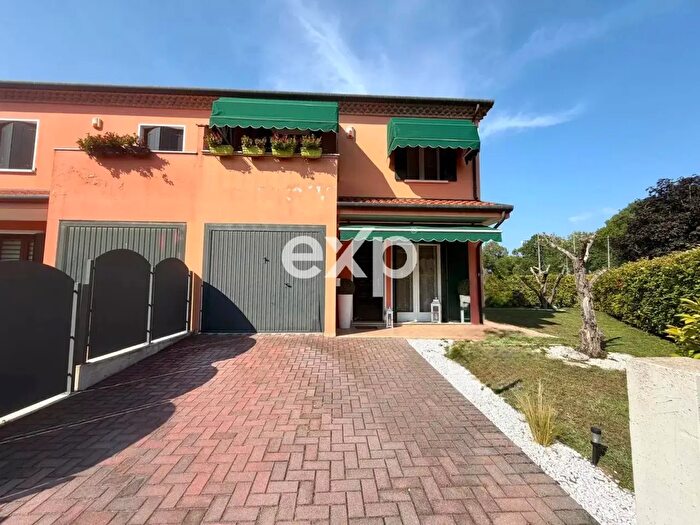 Casa con 5 locali in vendita in Annone Veneto