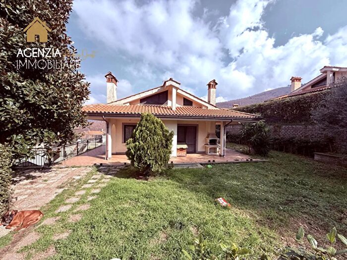 Casa con 8 locali in vendita in Via di Frascati a, Rocca Di Papa
