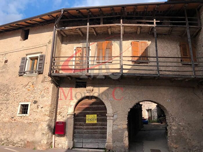 Casa con 6 locali in vendita in Brentonico