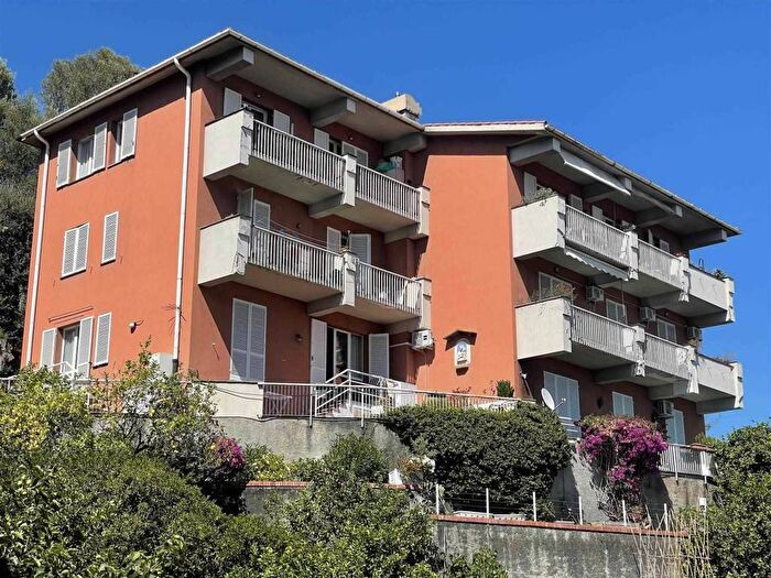 Appartamento con 6 locali in affitto in Via Mina, Centro, Arenzano