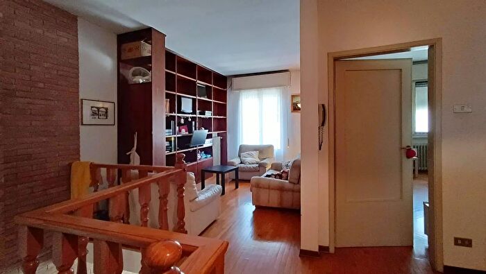 Appartamento con 10 locali in vendita in Via Bottoni, Ferrara