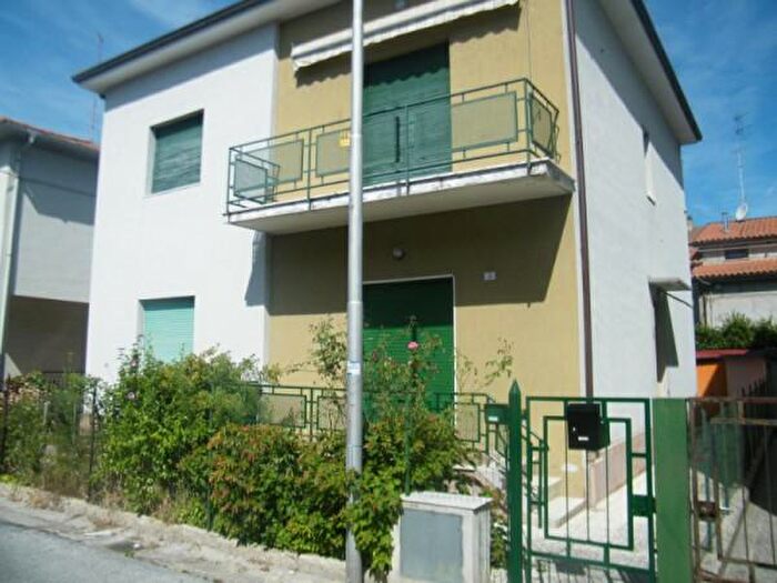 Casa quadrilocale in vendita in Via Monte Grappa, Jesi