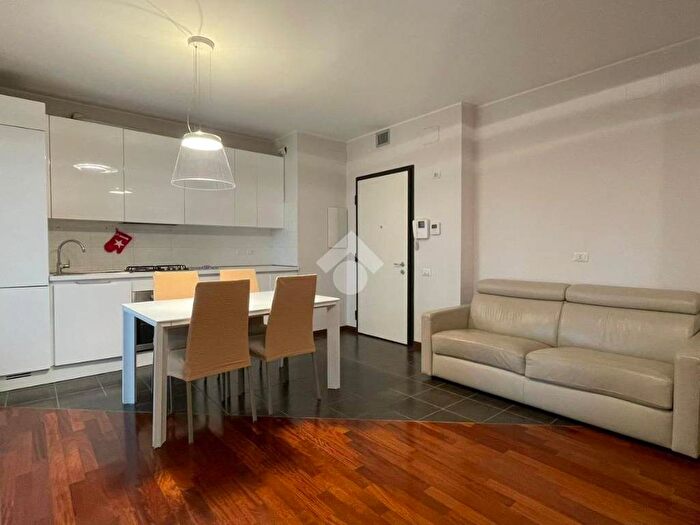 Appartamento trilocale in affitto in Viale Sarca, Bignami Ponale, Milano