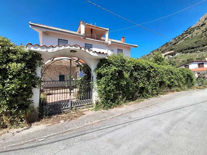 Casa con 6 locali in vendita in Via Esterna SantElia, Monreale