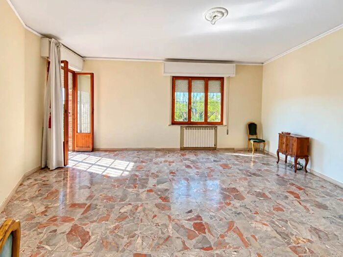 Appartamento con 6 locali in affitto in Siena