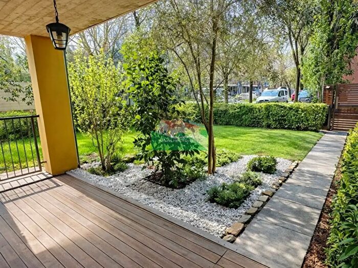 Casa con 8 locali in vendita in Viale Leon Battista Alberti, Ravenna