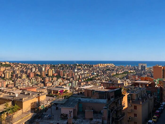 Appartamento con 6 locali in vendita in Via Enrico Hilyer Giglioli, Genova