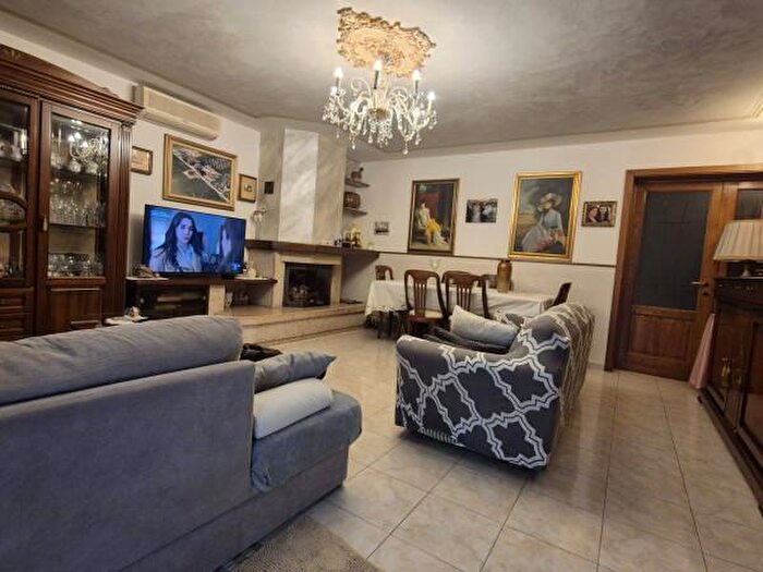 Appartamento con 5 locali in vendita in Via Sergio Fontanesi, Reggio Emilia