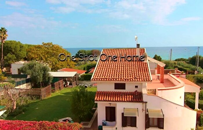 Casa con 15 locali in vendita in Siracusa