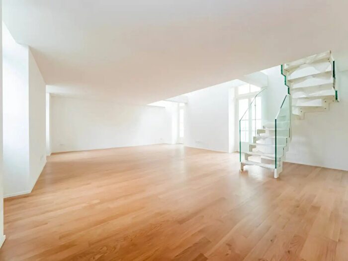 Appartamento quadrilocale in vendita in Via Antonio Ghislanzoni, Lecco