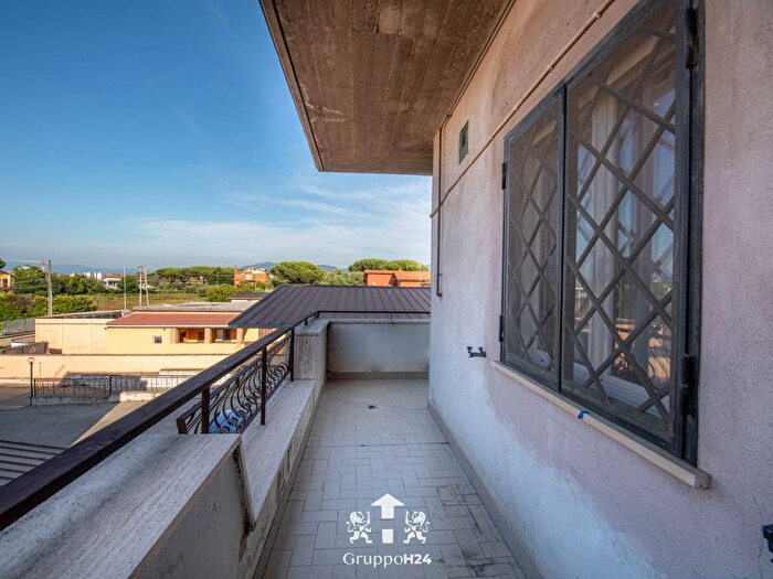 Appartamento trilocale in affitto in Via Giusto Fontanini, Anagnina, Roma