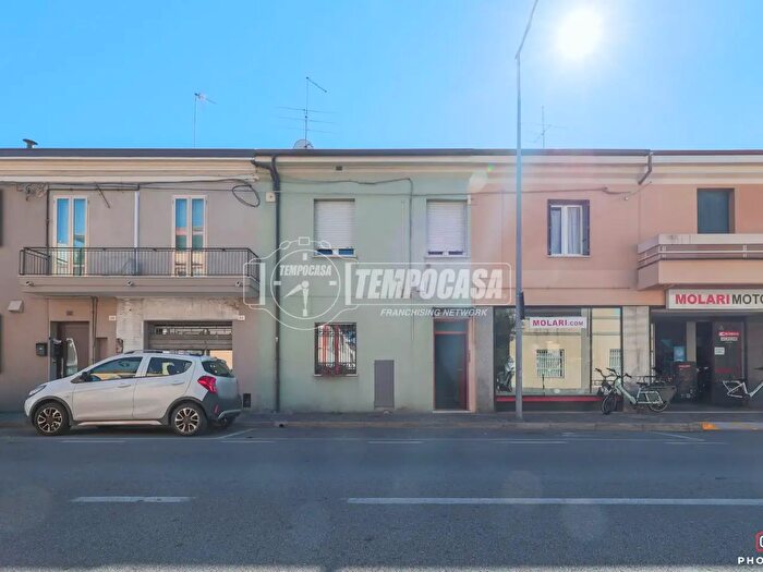 Casa con 9 locali in vendita in Via Garibaldi, Cattolica