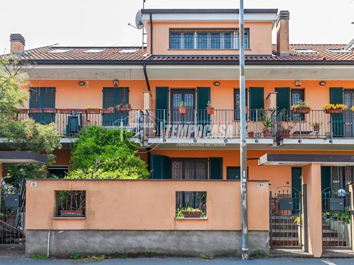 Casa quadrilocale in vendita in Via Trento E Trieste, Settimo Milanese