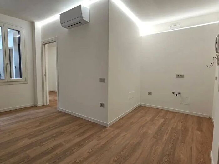 Appartamento trilocale in vendita in Via Santa Chiara, Padova