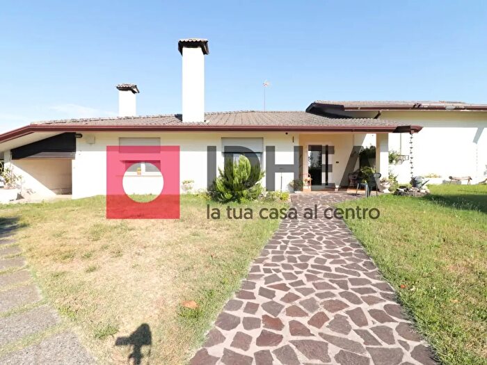 Casa con 6 locali in vendita in Via GMarconi, Villorba