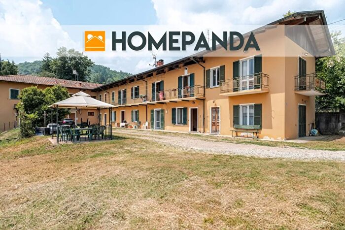 Casa con 9 locali in vendita in Via Fontana Bona, Gignese