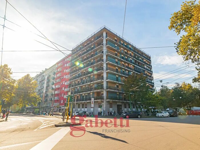 Appartamento quadrilocale in vendita in Piazzale Brescia, Milano