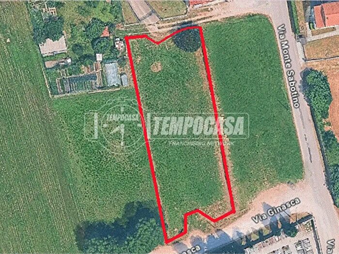 Casa trilocale in vendita in Via Monte Sabotino Terreno, Inverigo