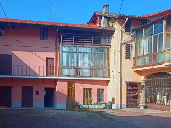 Casa quadrilocale in vendita in Vicolo Chiuso, Carnago