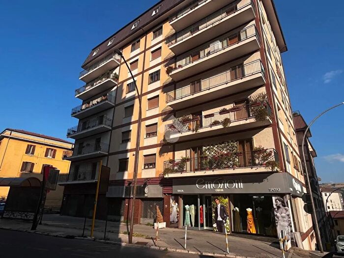 Appartamento con 6 locali in vendita in Viale Guglielmo Marconi, Potenza