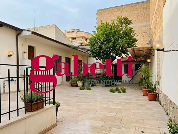 Casa con 6 locali in vendita in Via Ezio Vanoni, San Nicola La Strada