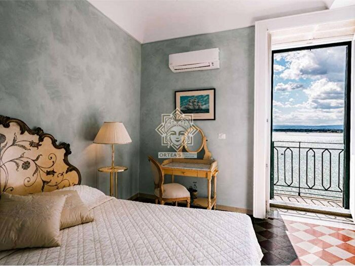 Appartamento con 6 locali in affitto in Via delle carceri vecchie, Ortigia, Siracusa