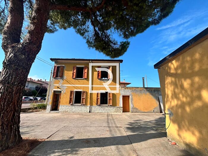 Casa quadrilocale in vendita in Passo Corelli Cesena, Cesena
