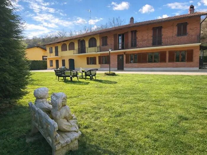 Casa con 6 locali in vendita in Frazione Rossi, Sommariva Perno