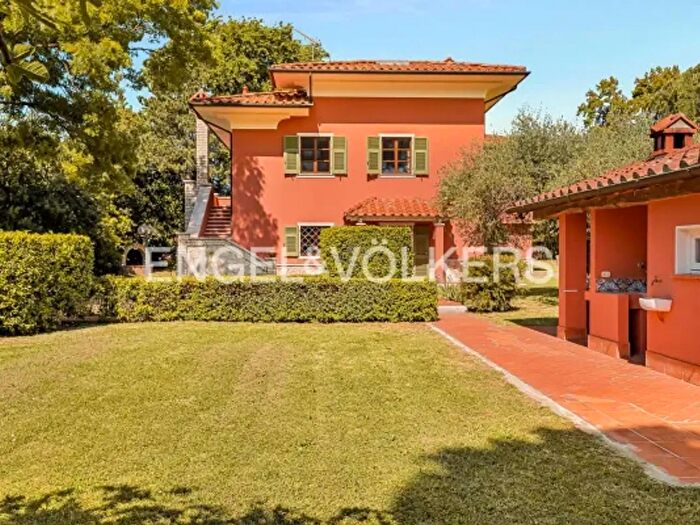 Casa con 6 locali in vendita in Via Montecchio, Castelnuovo Magra