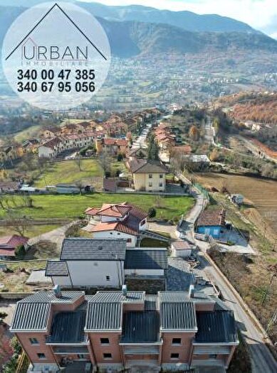Casa con 6 locali in vendita in Via Bazzanese, L'Aquila