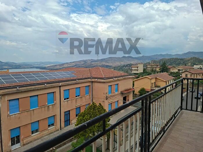 Appartamento con 7 locali in vendita in Via del Popolo, Regalbuto