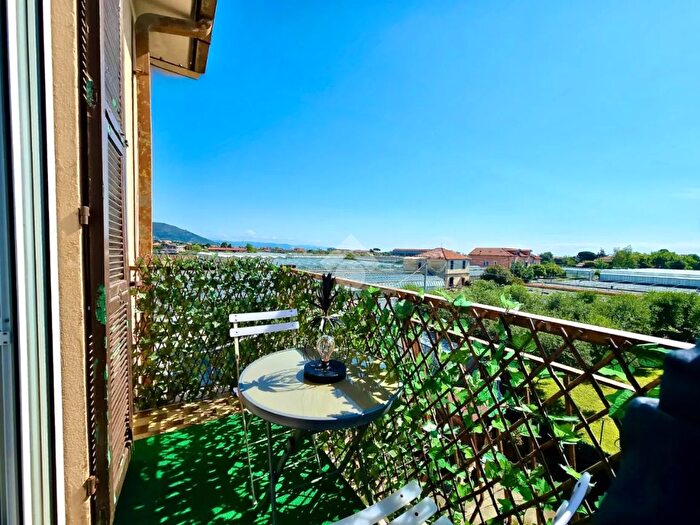 Appartamento con 5 locali in vendita in Regione Rollo, Albenga