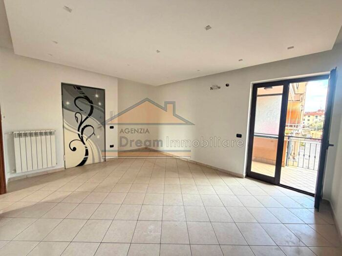 Appartamento quadrilocale in affitto in Via Santa Rita da Cascia, Monaci, Giugliano in Campania