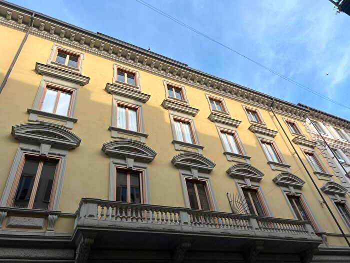 Appartamento con 6 locali in affitto in Via della Rocca, Torino