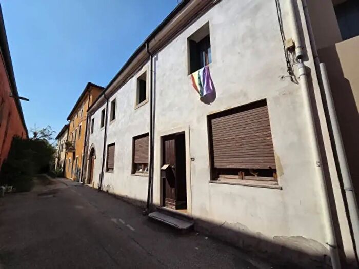 Casa con 6 locali in vendita in Lonigo