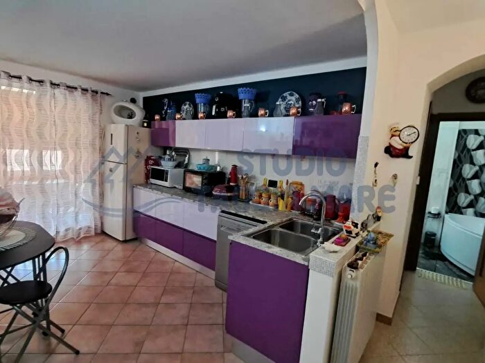 Appartamento trilocale in vendita in Via Cardinal Gastaldi, Taggia