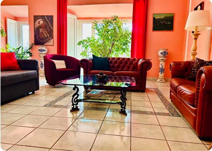 Appartamento con 6 locali in vendita in Piazza Giuseppe Garibaldi, Napoli