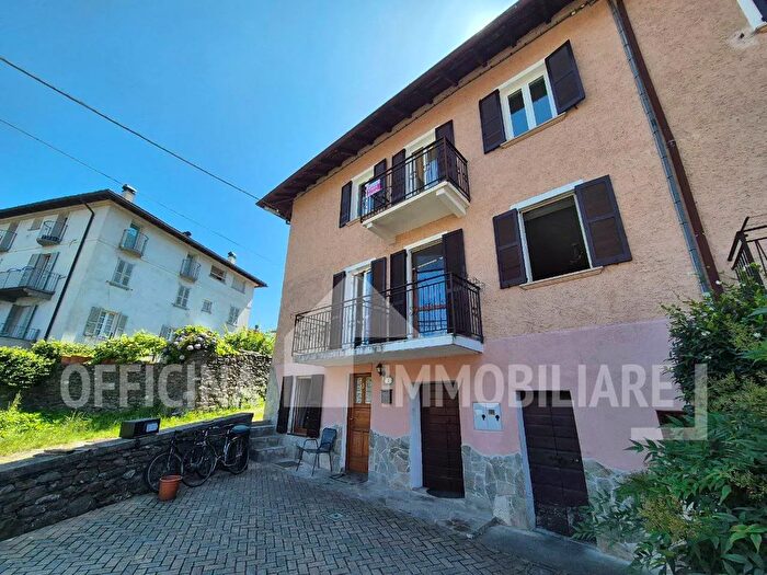 Appartamento trilocale in vendita in Via Angelo del Barba, Colico