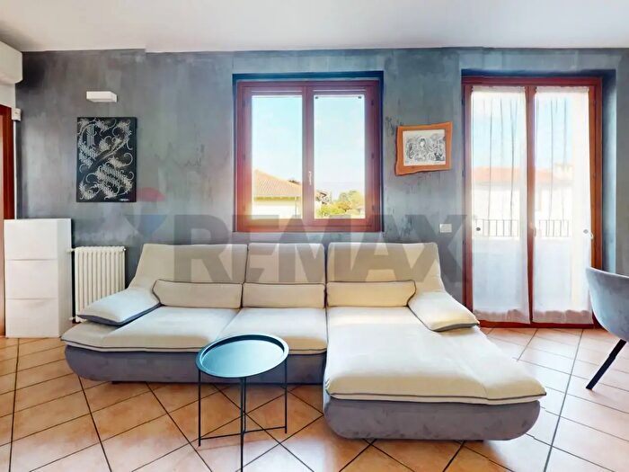 Appartamento trilocale in affitto in Via Piave, Verderio